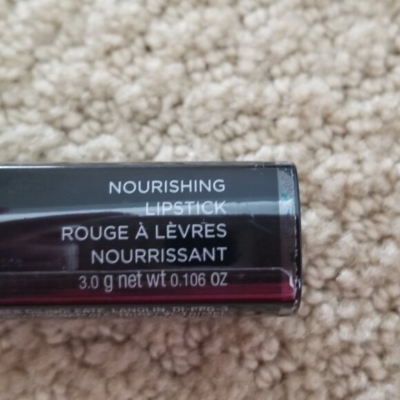 **NEW** Avon True Color Nourishing Lipstick Candy Red - Picture 3 of 4